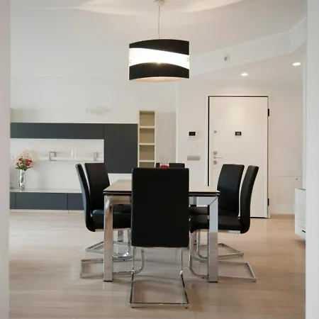 Cola Di Rienzo By Halldis Apartment